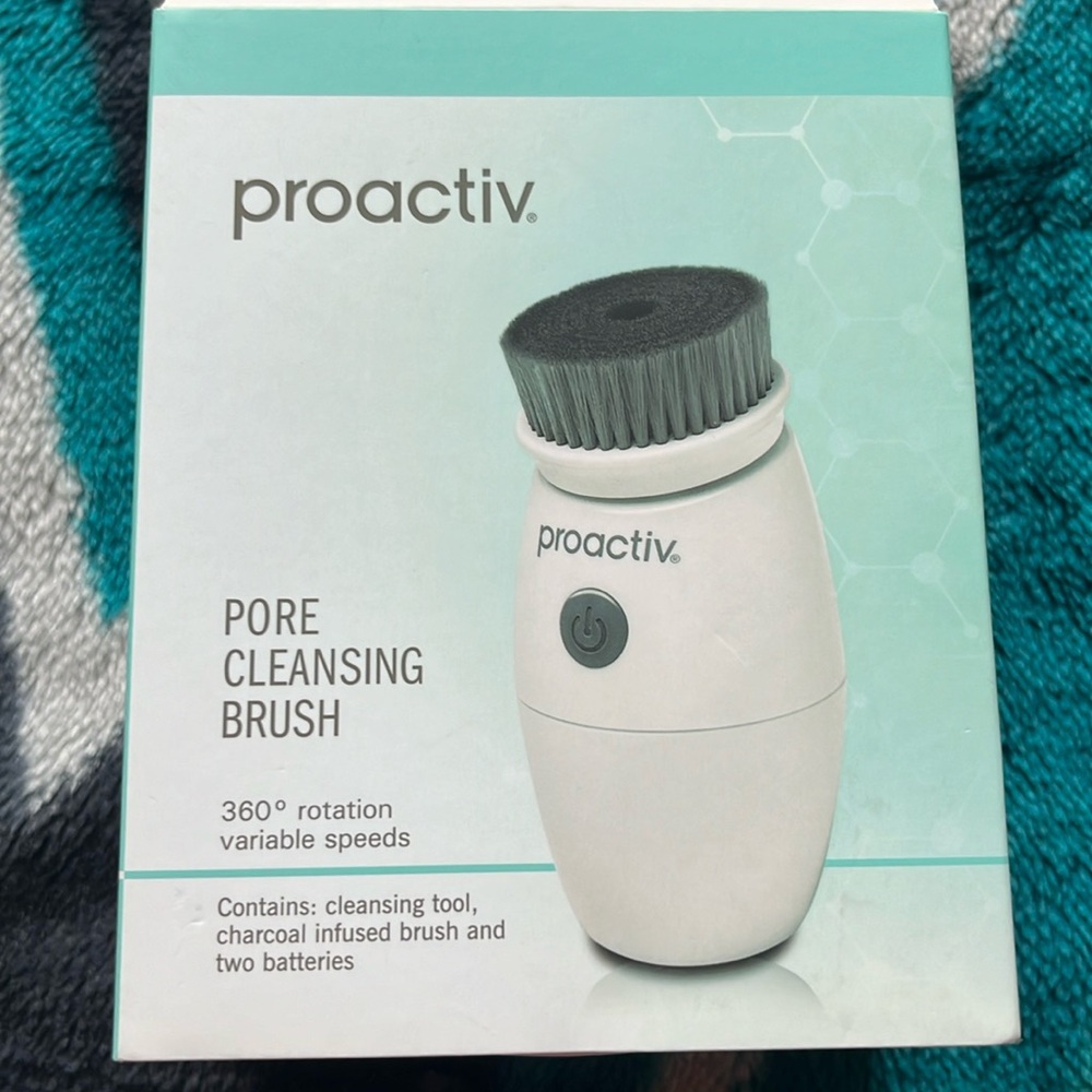 Pore cleansing brush